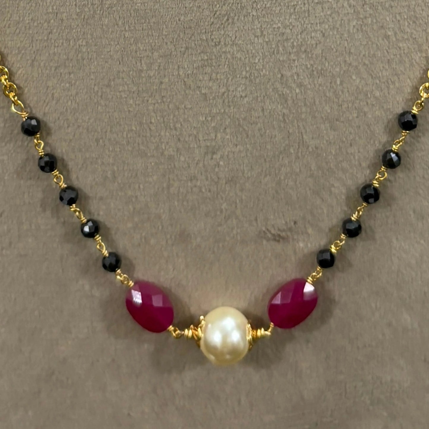 Hk0203 Black Beads Mix of Pearl & Ruby Beads